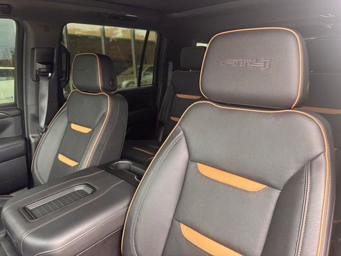 Used 2024 GMC Yukon XL AT4 w/ AT4 Premium Plus Package AWD/4WD image 11
