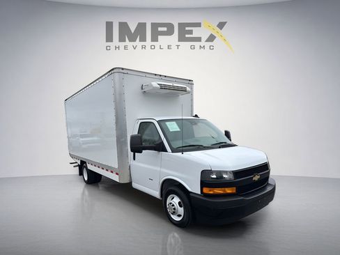 Used 2024 Chevrolet Express 3500 w/ Power Convenience Package RWD image 8