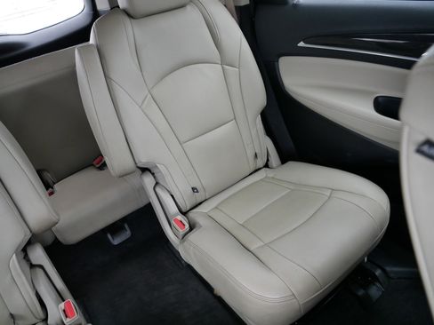 Used 2019 Buick Enclave Essence image 14