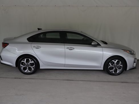 Used 2019 Kia Forte LXS FWD image 4