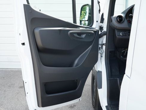 Used 2025 Mercedes-Benz Sprinter 2500 image 24