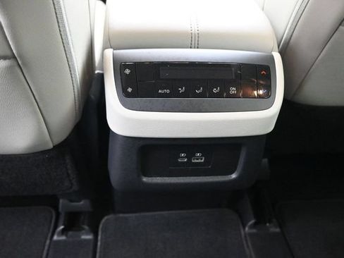 Used 2025 Nissan Pathfinder SL FWD image 32