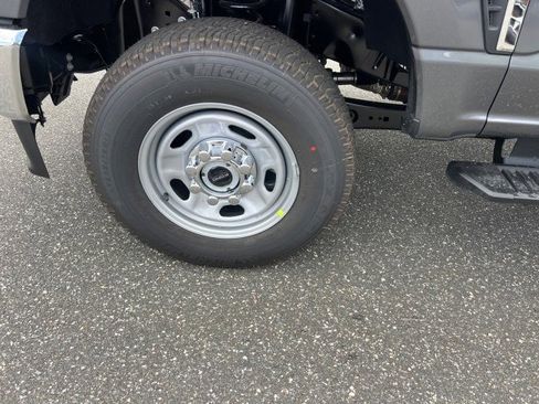 New 2026 Ford F250 XL w/ XL Chrome Package image 25