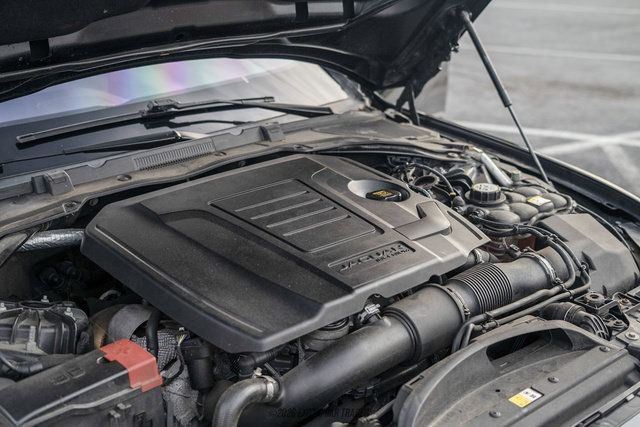 Used 2018 Jaguar XE Premium AWD/4WD image 21