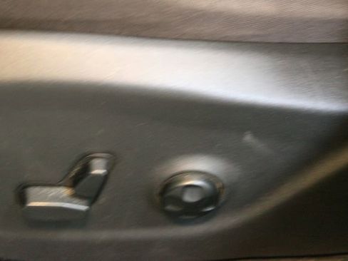 Used 2019 Jeep Cherokee Latitude w/ Cold Weather Group image 19