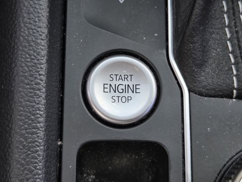 Used 2022 Volkswagen Atlas SEL R-Line image 17