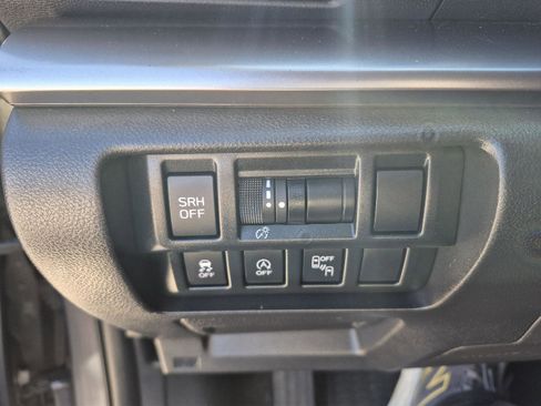 Used 2020 Subaru Crosstrek 2.0i Limited w/ Moonroof Package w/Navigation image 11