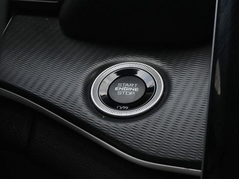Used 2023 Jeep Grand Cherokee Altitude AWD/4WD image 14