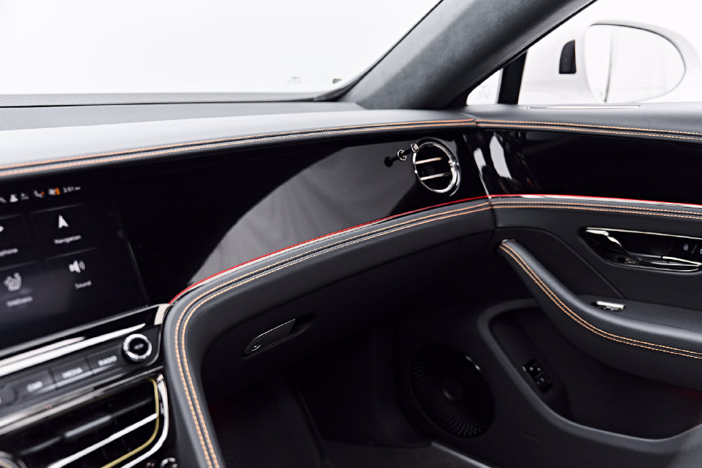 Used 2025 Bentley Flying Spur Plug-In Hybrid AWD/4WD image 68