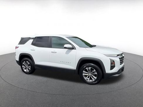 Used 2025 Chevrolet Equinox LT FWD image 2
