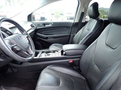Used 2019 Ford Edge Titanium w/ Equipment Group 301A AWD/4WD image 11