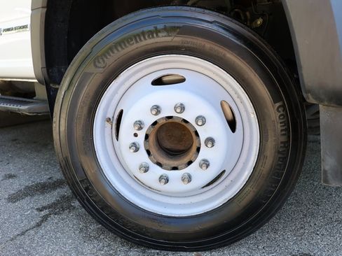 Used 2022 Ford F550 2WD Regular Cab Super Duty image 9