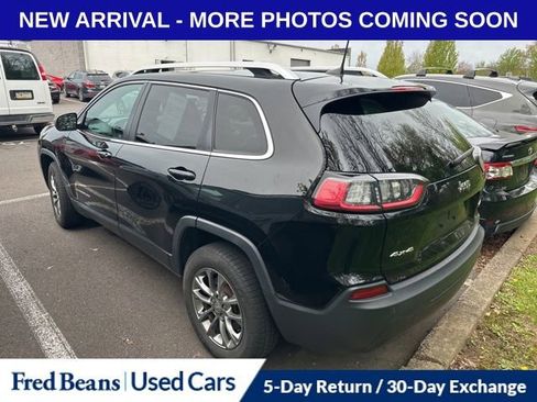Used 2019 Jeep Cherokee Latitude Plus w/ Cold Weather Group AWD/4WD image 6