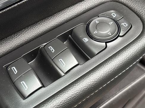 Used 2024 GMC Terrain SLE image 33