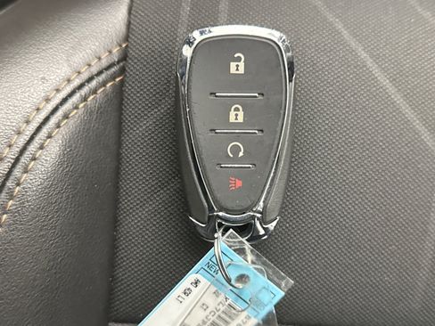 Used 2022 Chevrolet Trax LT w/ LT Convenience Package image 10