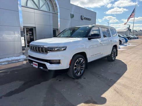Used 2023 Jeep Grand Wagoneer Series III image 2
