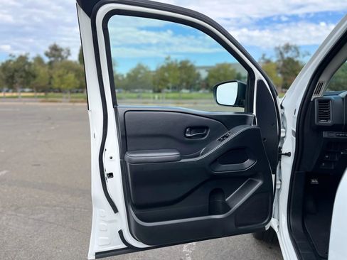 Used 2024 Nissan Frontier S w/ S Utility Package image 9