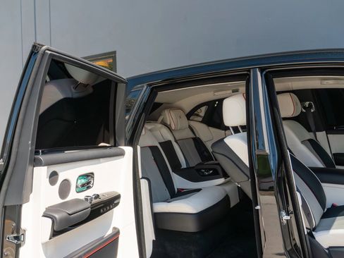 Used 2024 Rolls-Royce Phantom Sedan w/ The Phantom Package RWD image 72