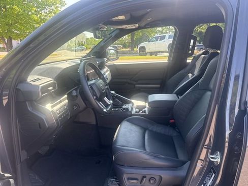 Used 2025 Toyota 4Runner TRD Off-Road Premium image 23