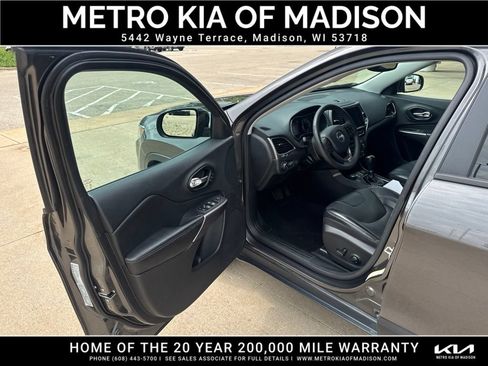 Used 2022 Jeep Cherokee Limited AWD/4WD image 11