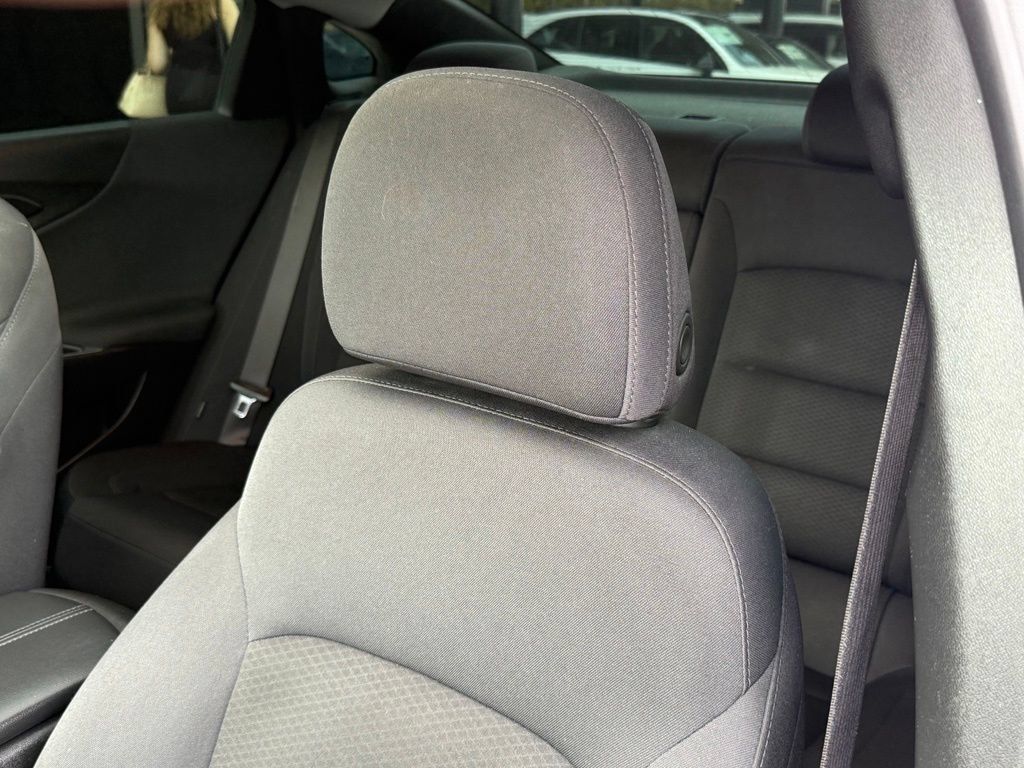 Used 2022 Chevrolet Malibu LT FWD image 2