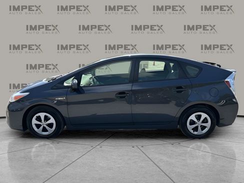 Used 2014 Toyota Prius Three image 2