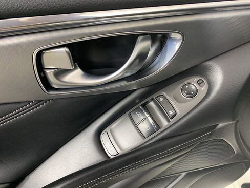 Used 2017 INFINITI Q60 2.0t w/ Moonroof Package image 14