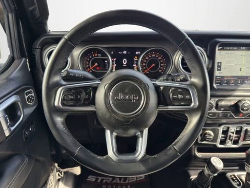 Used 2018 Jeep Wrangler Unlimited Sahara AWD/4WD image 17