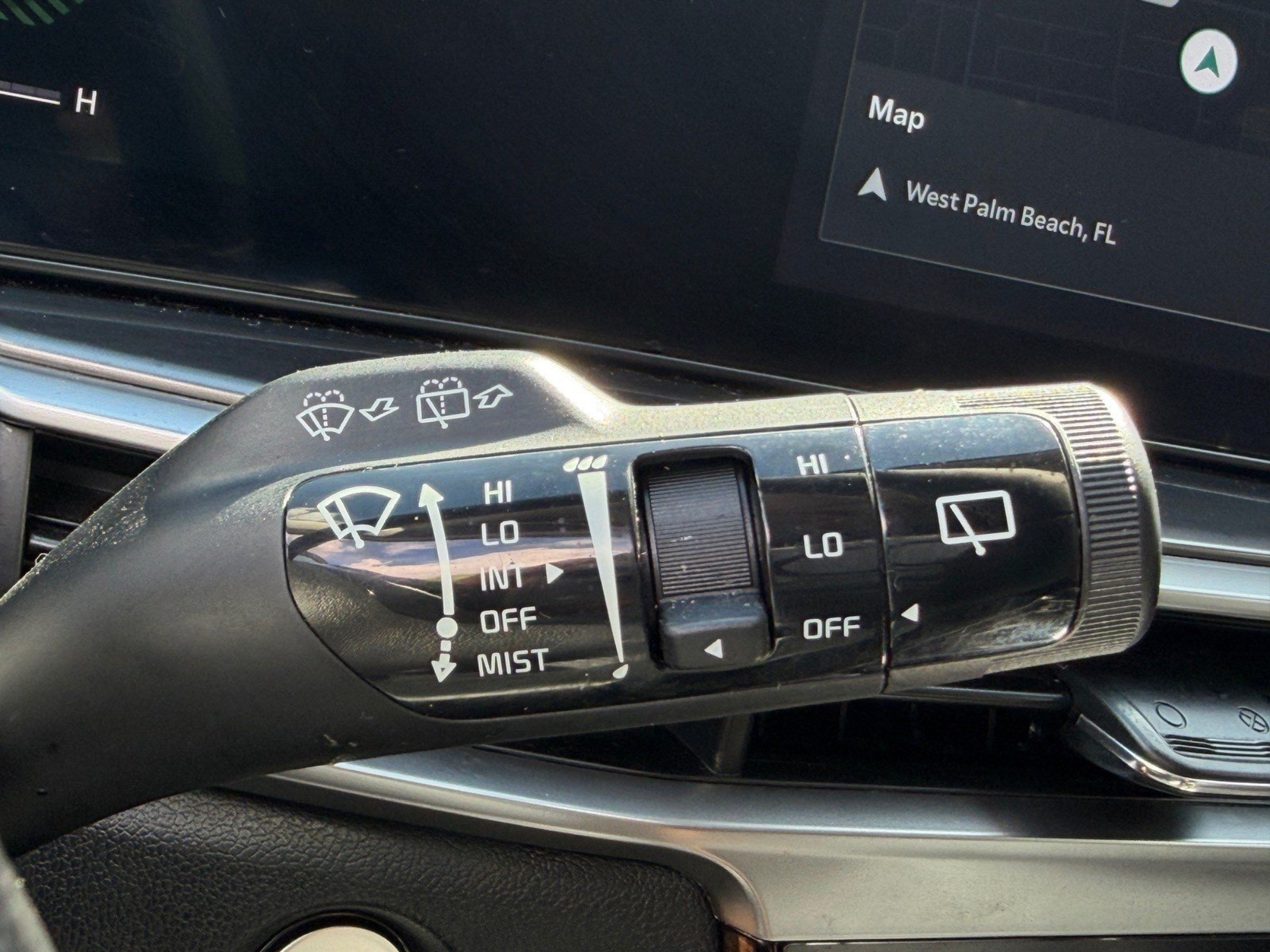 Certified 2025 Kia Sorento S w/ Panoramic Sunroof Package FWD image 35