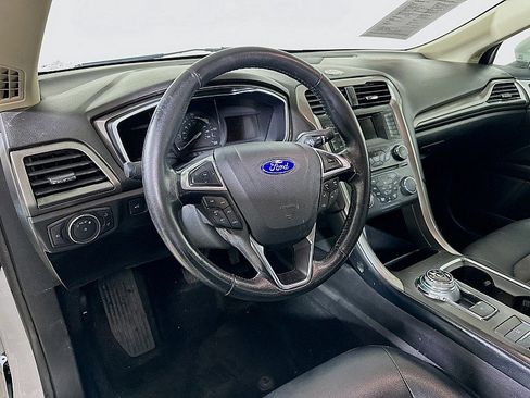 Used 2017 Ford Fusion SE w/ Equipment Group 601A image 9