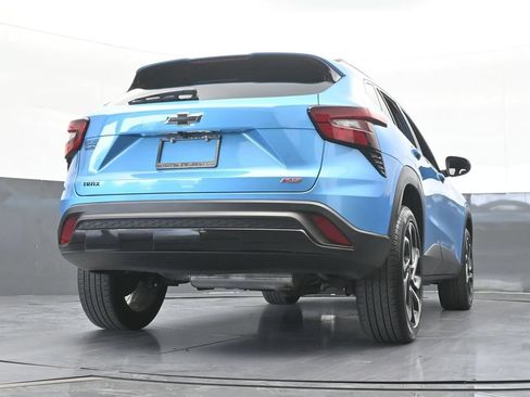 Used 2025 Chevrolet Trax RS FWD image 56