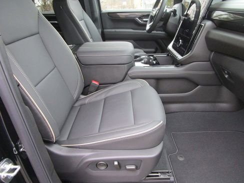 New 2026 GMC Yukon Elevation RWD image 28