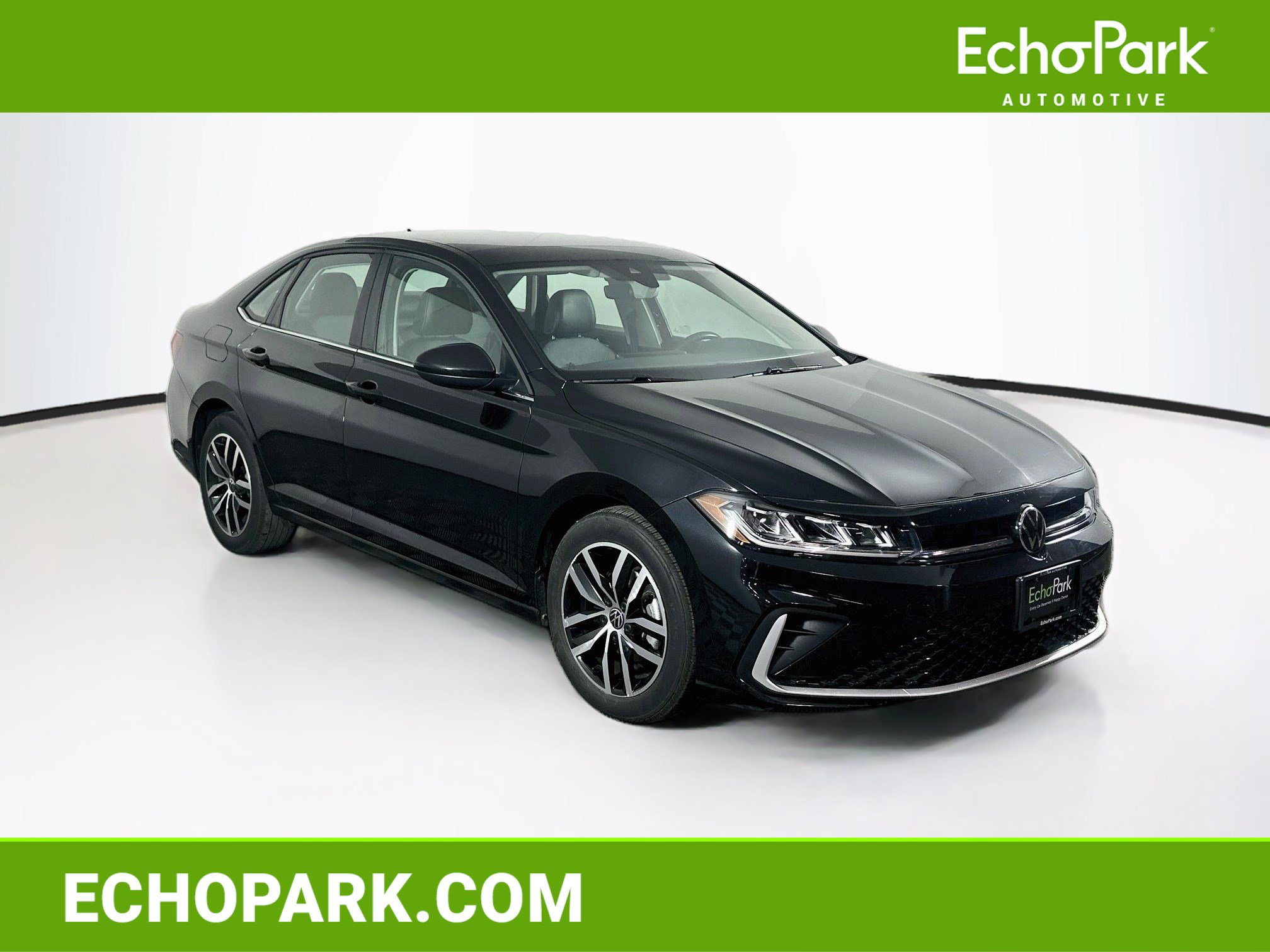 Used 2025 Volkswagen Jetta SE FWD image 1