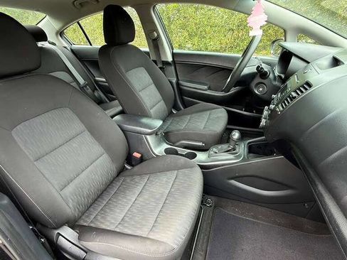 Used 2016 Kia Forte LX FWD image 28