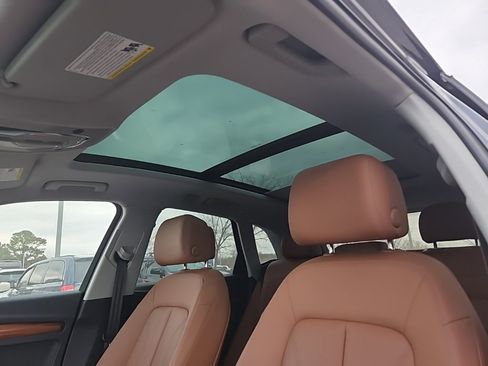 Used 2022 Audi Q5 2.0T Premium image 16