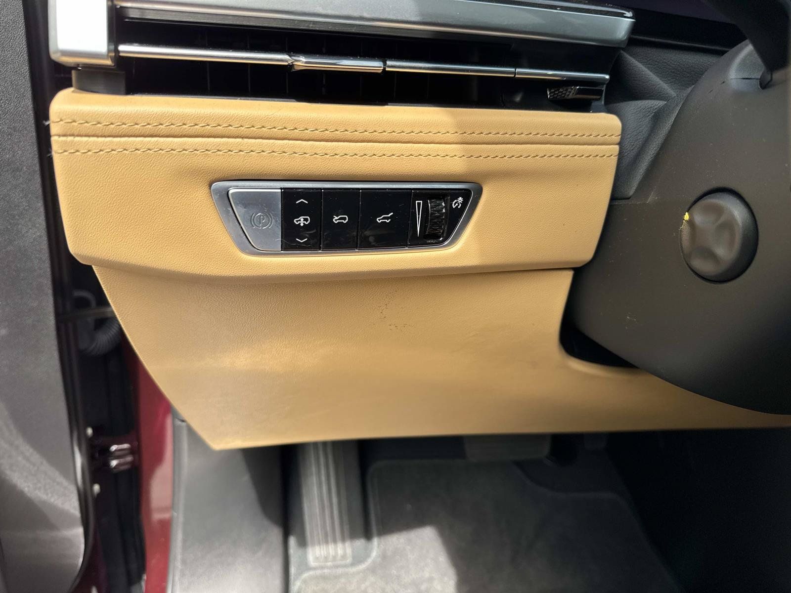 Used 2026 Cadillac Escalade IQ Luxury 2 w/ LPO, Radiant Package AWD/4WD image 36