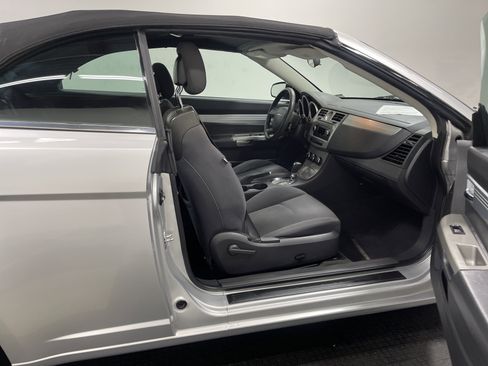 Used 2010 Chrysler Sebring Touring image 15