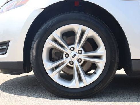 Used 2017 Ford Taurus SEL FWD image 9