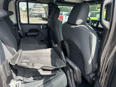 New 2025 Jeep Gladiator Willys image 34