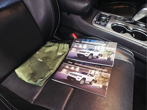 Used 2019 Jeep Grand Cherokee Overland AWD/4WD image 73