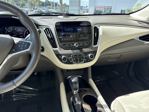 Used 2024 Chevrolet Malibu LT FWD image 31