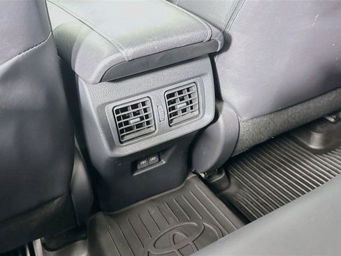 Used 2024 Toyota Venza XLE AWD/4WD image 38