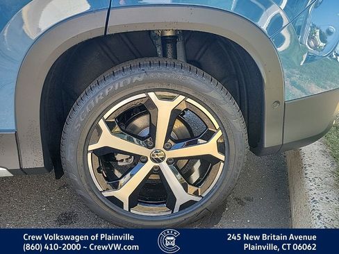 New 2025 Volkswagen Tiguan SE image 18