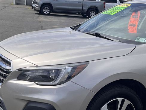 Used 2019 Subaru Outback 2.5i Limited w/ Popular Package #2 AWD/4WD image 4