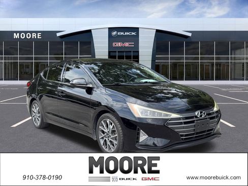 Used 2020 Hyundai Elantra Limited w/ Cargo Package (C1) FWD image 1