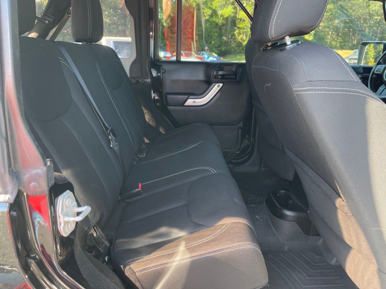 Used 2016 Jeep Wrangler Unlimited Sahara AWD/4WD image 18