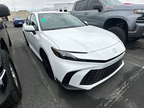 Used 2025 Toyota Camry SE FWD image 2