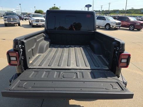 Used 2023 Jeep Gladiator Overland AWD/4WD image 11