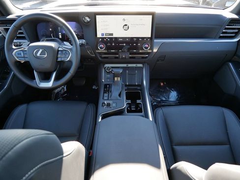 Used 2025 Lexus GX 550 w/ Cold Area Package AWD/4WD image 14