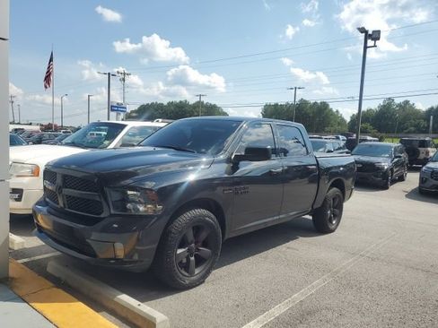 Used 2017 RAM 1500 Express w/ Express Value Package RWD image 3